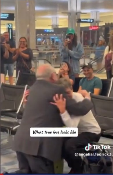 60 Year Reunion Surprise 78 Year Old Man Proposes to Long Lost Love at the Airport4