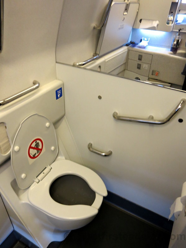 Why You Shouldnt Use Toilet Paper on the Plane According to a Flight Attendant2