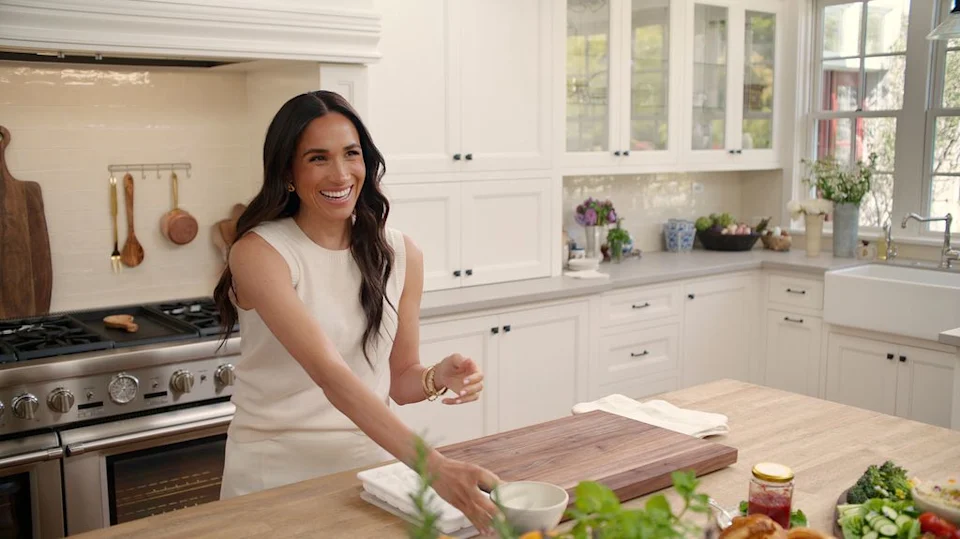 472a5432fa80 meghan markle in her kitchen during netflix doc.jpg