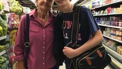 Poor Boy Pays for Old Ladys Groceries