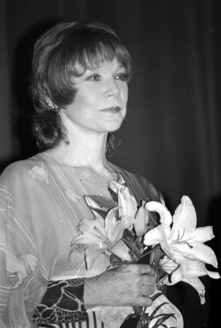 Shirley MacLaine18 768x1139 1