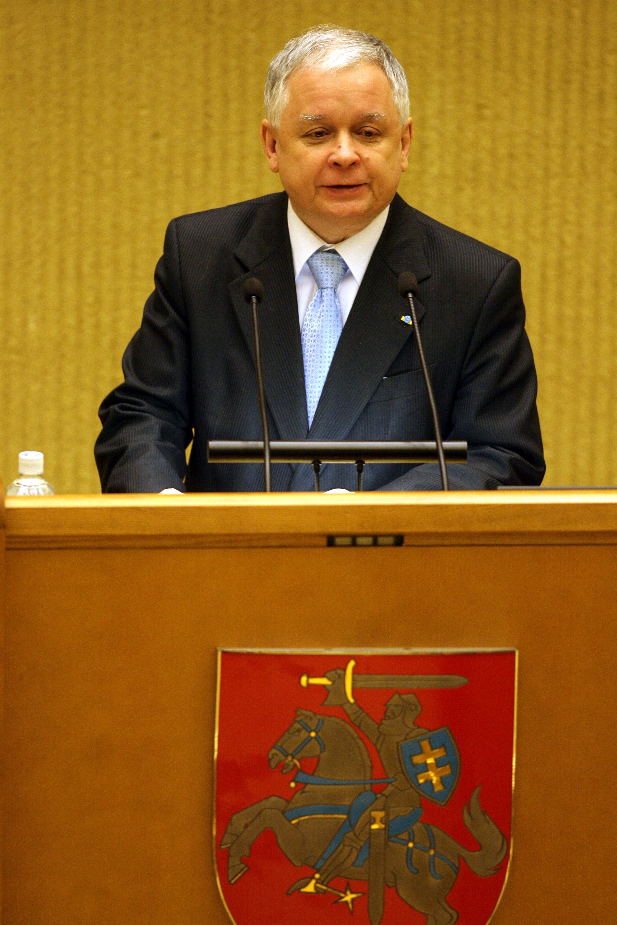 Lech Kaczyński delivering a speech during Lithuania's independence restoration celebrations in Vilnius on March 11, 2010. | Source: Getty Images