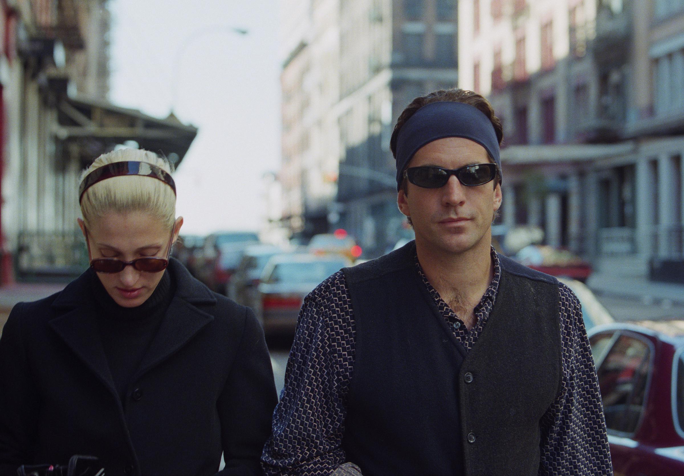 Carolyn Bessette-Kennedy and John F. Kennedy Jr. photographed in New York, circa 1997. | Source: Getty Images