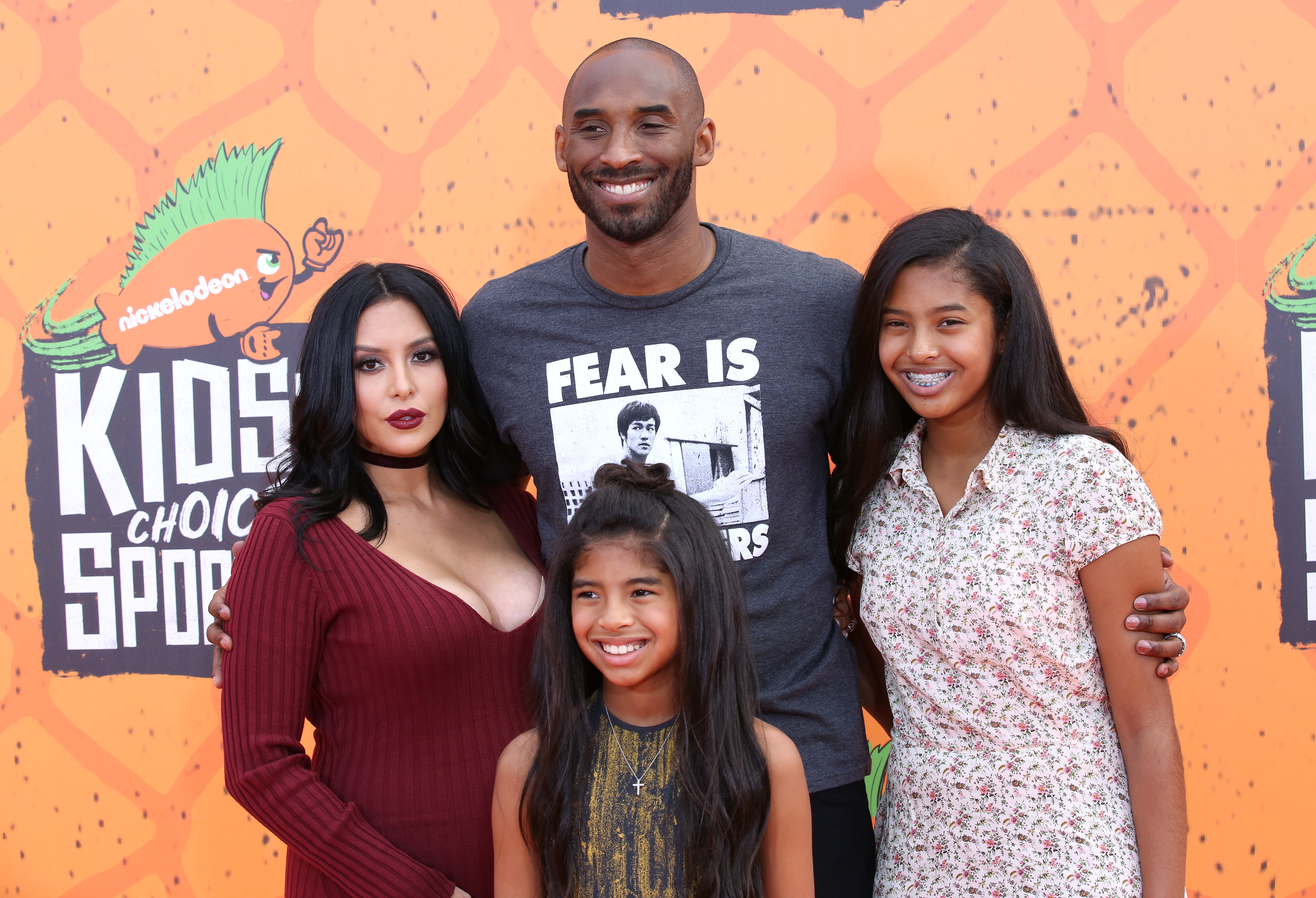 Vanessa and Kobe Bryant with their daughters Gianna and Natalia at Nickelodeon Kids' Choice Sports Awards on July 14, 2016. | Source: Getty Images